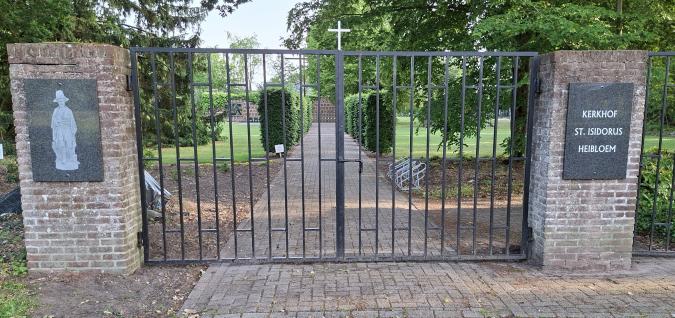 poort kerkhof heibloem 2026 2.jpg